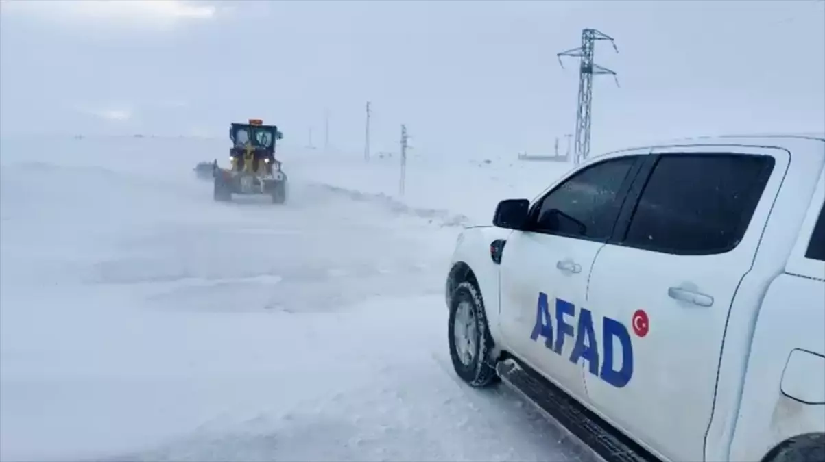Ardahan’da Kar Nedeniyle Araçlar Mahsur Kaldı
