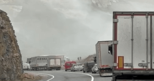 Artvin-Şavşat kara yolu heyelan nedeniyle ulaşıma kapandı