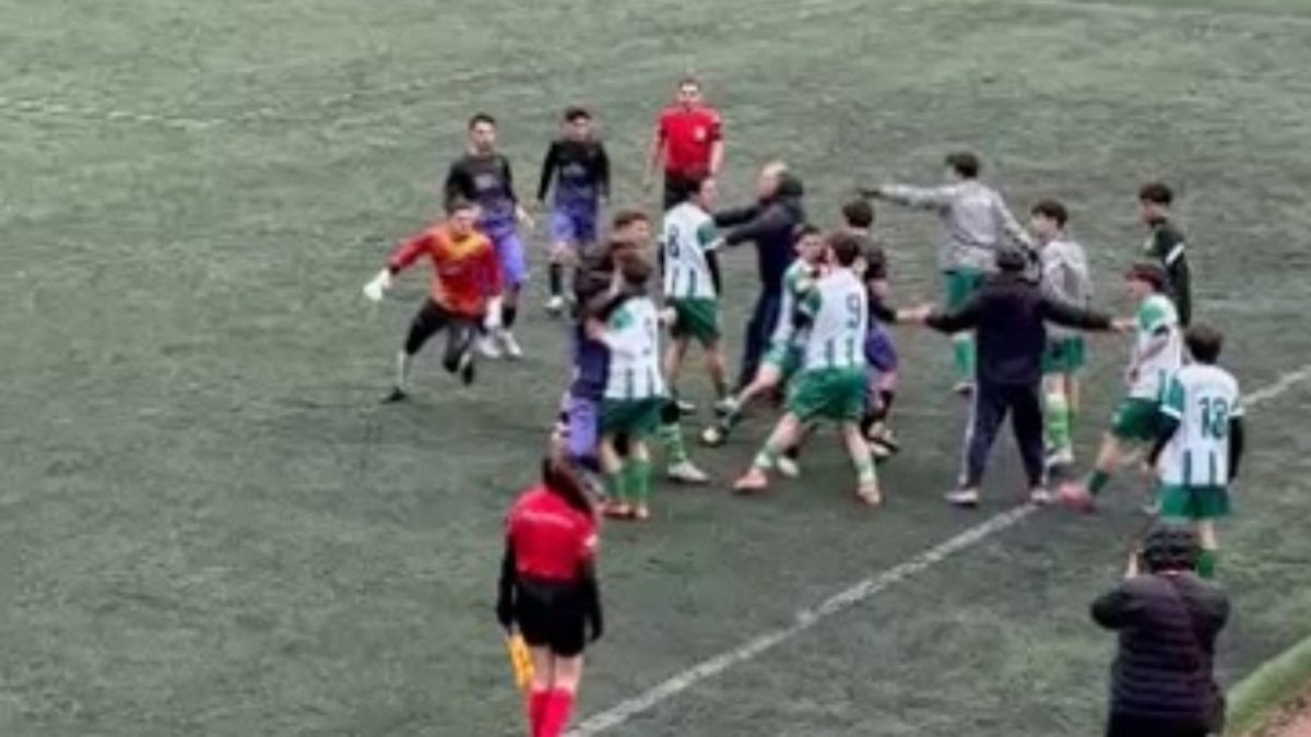 Artvin’de amatör maçta saha karıştı: Karşılaşma tatil edildi