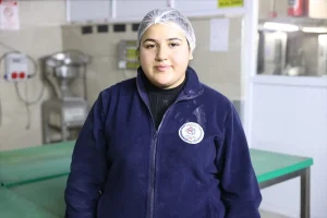 Aşçı adayı kız öğrenciler, ramazan sofralarını süslüyor