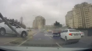 Ataşehir’de Kaza: Aydınlatma Direği Devrildi