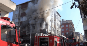 Ataşehir’de madde bağımlısı kendi evini ateşe verdi