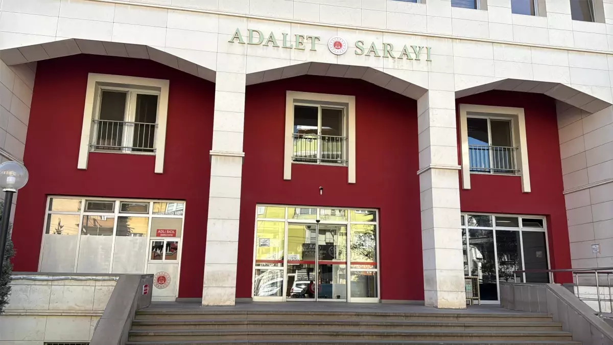 Atatürk’e Hakaretten Öğretmen Tutuklandı