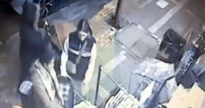 Avcılar’daki kıyafet hırsızlığı kamerada