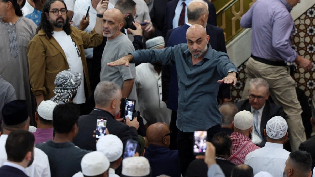 Avustralya Başbakanı’na İsrail protestosu: Camiden kovuldu