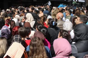 Aydın’da indirim izdihamı: Ezilen ve bayılanlar hastaneye kaldırıldı