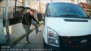 Aydın’da trafikte tartıştığı kişinin kamyonetine saldırdı: Aracın camını yumrukladı