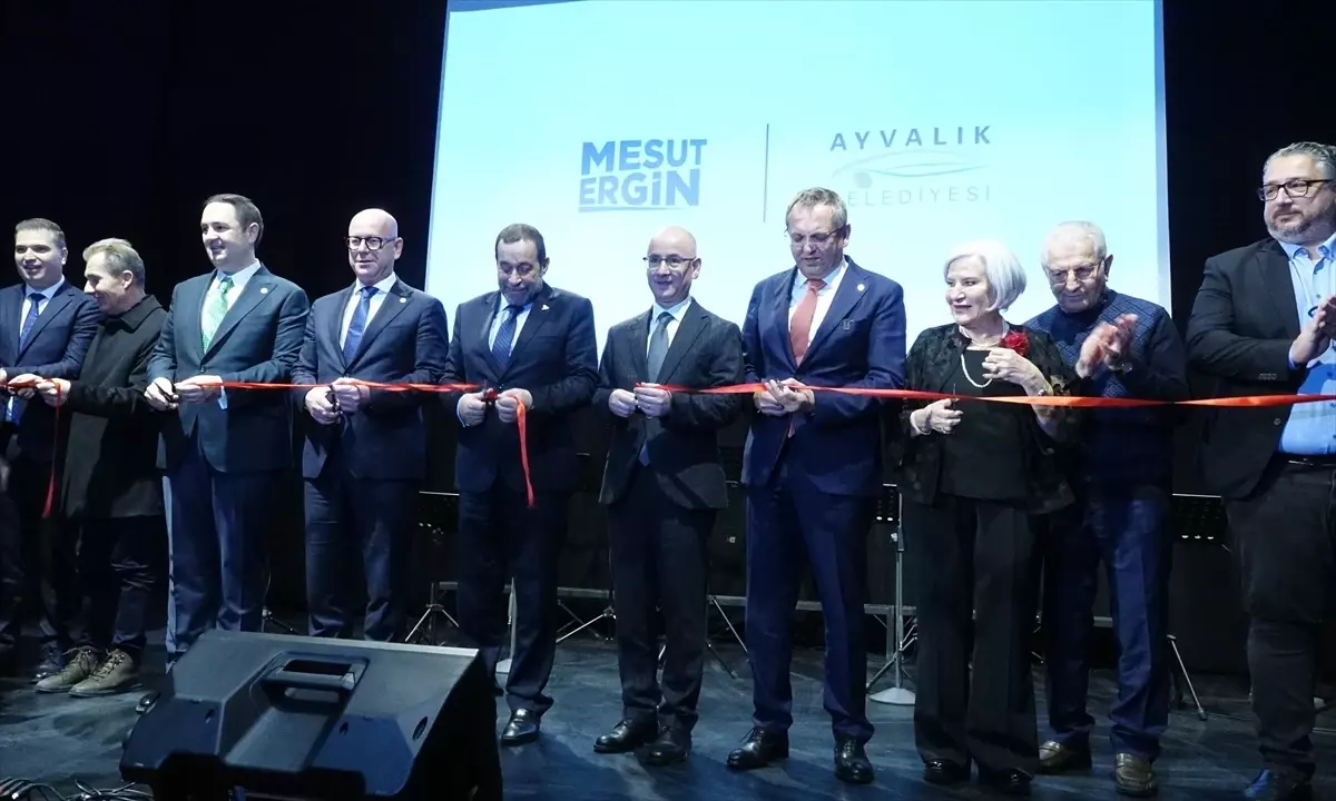Ayvalık’ta Rauf Denktaş Kültür Merkezi Açıldı