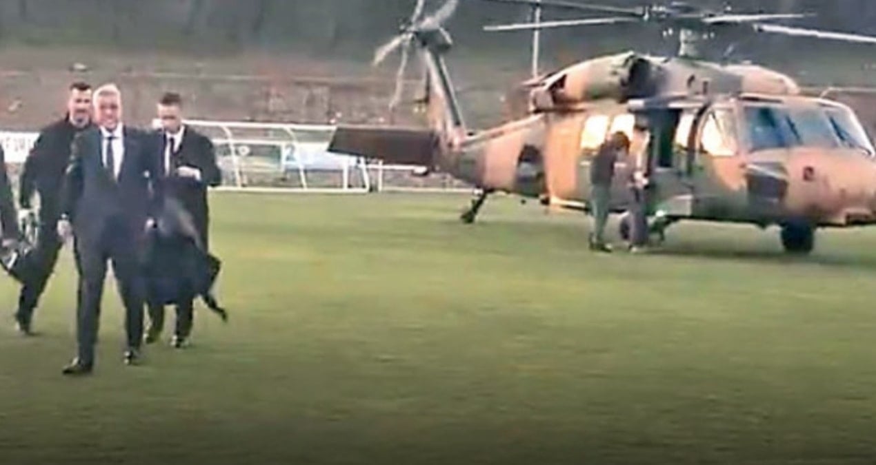 Bakan bey şatafatı göklere taşıdı