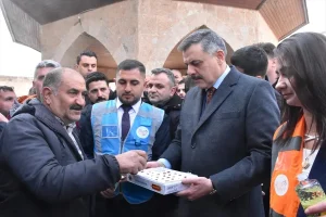 Bakan Çiftçi Van’da Bayram Ziyaretleri Gerçekleştirdi