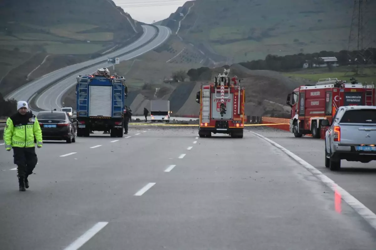Balıkesir’de kaza kırıma uğrayan F-16 uçağının enkazı kaldırılıyor