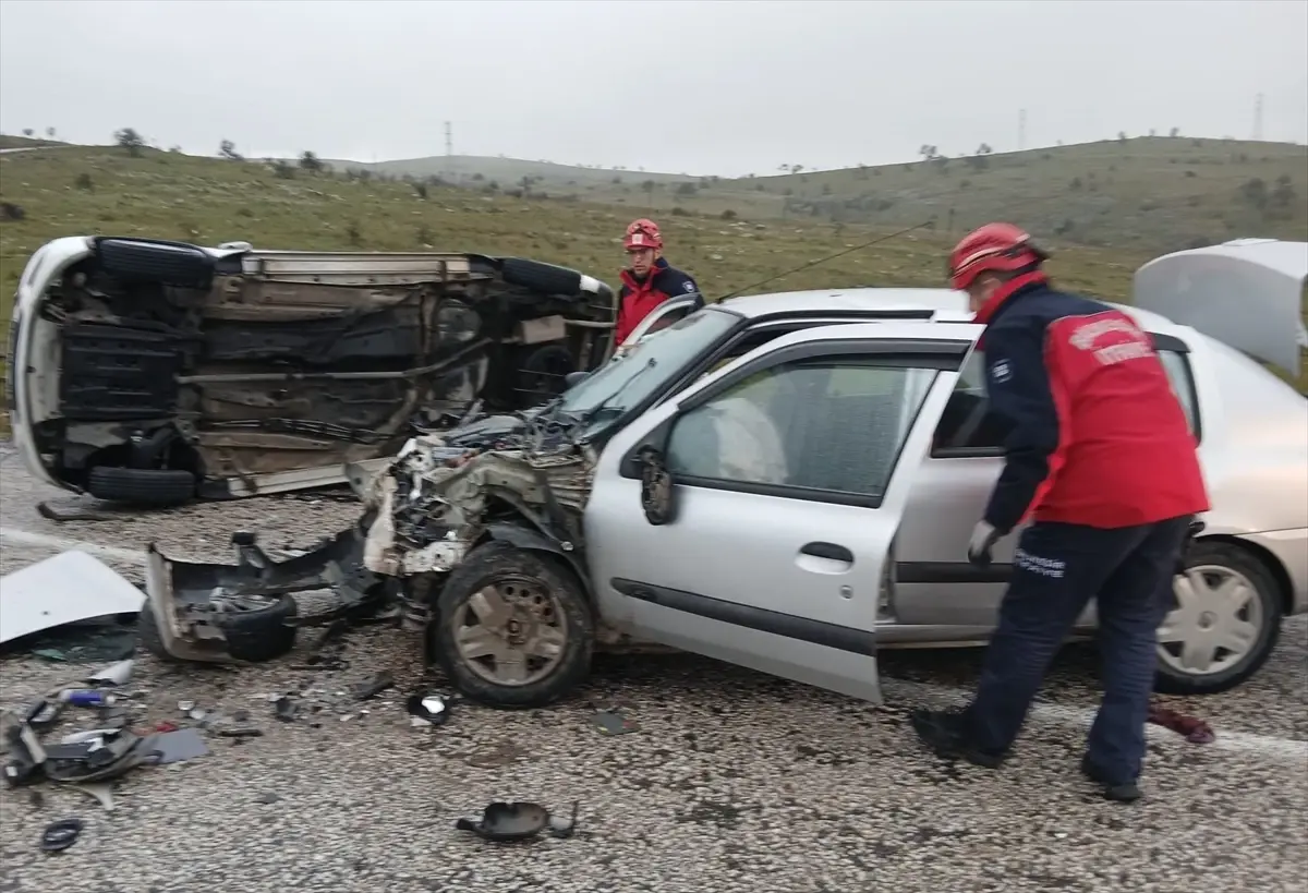 Balıkesir’de Trafik Kazası: 5 Yaralı