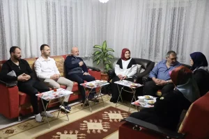 Başkan Çolakbayrakdar, iftarda şehit ailesine konuk oldu