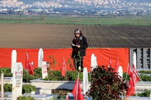 Bayramda Mezarlık Ziyareti