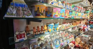 Bereket tanrıçasını müstehcen bulanlar tarihi çarşıyı birbirine kattı