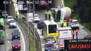 Beton Mikseri Devrildi, Otoyolda Uzun Kuyruklar Oluştu