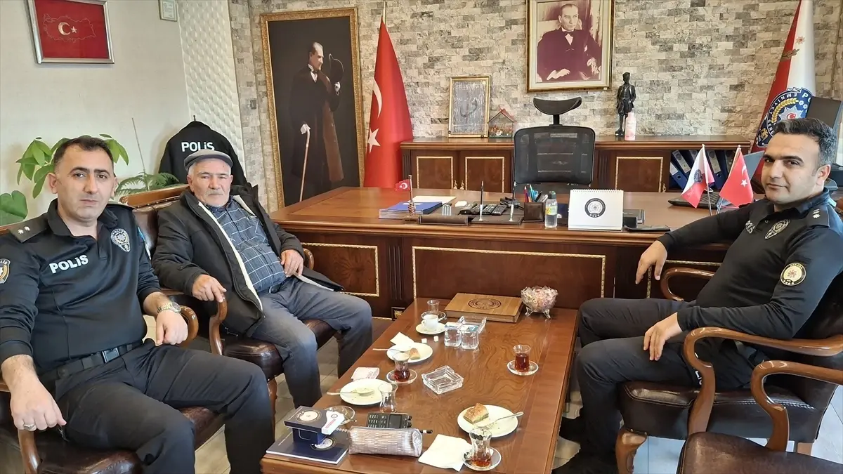 Beypazarı’nda şehit babası Tiftik’ten emniyet ve jandarmaya bayram ziyareti