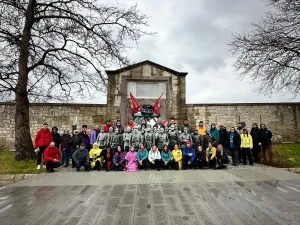 Biga’da STK’lardan şehitlerin anısına 9 kilometrelik yürüyüş