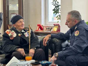 Bilecik İl Jandarma Komutanı Vanlı, 91 yaşındaki şehit babasını misafir etti