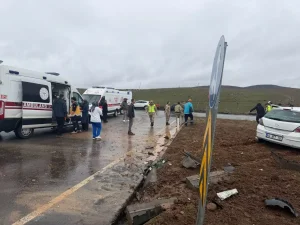 Bingöl’de Kaza: 1 Ağır, 13 Yaralı