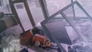 Bingöl’de Lokantaya Otomobil Girdi: 5 Yaralı