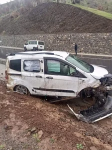 Bitlis’te Araç Devrildi: 5 Yaralı