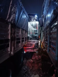 Bitlis’te Otobüs Tıra Çarptı: 8 Yaralı