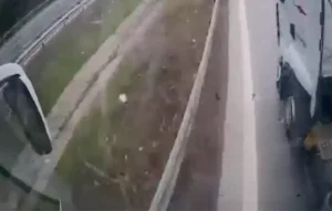 Bolu’da TIR, yolcu otobüsüne çarptı