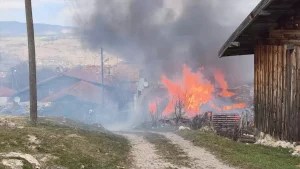 Bolu’da Yangın: İki Katlı Ev Kullanılamaz Hale Geldi