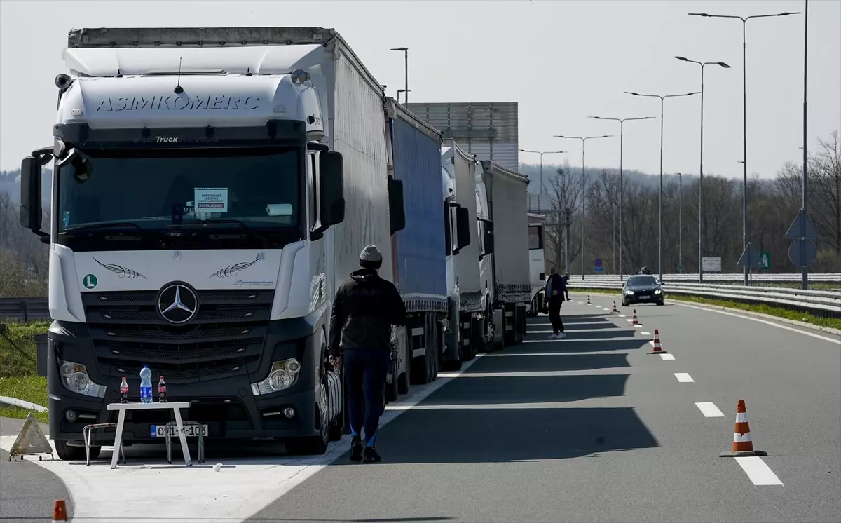 Bosna Hersek’te Kamyoncular AB’ye Karşı Protesto Düzenledi