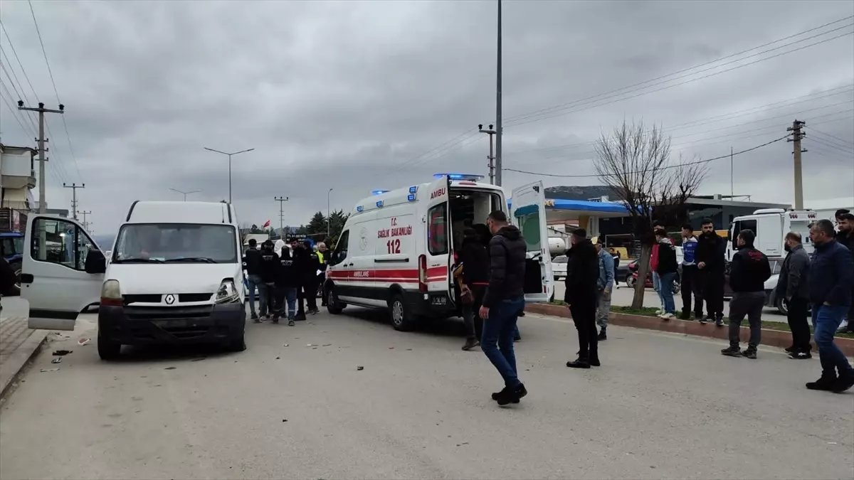 Bucak’ta Motosiklet Kazası: Sürücü Ağır Yaralandı
