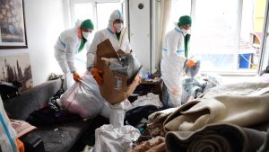 Bursa’da bulunan tarihi sokakta çöp ev temizliği: 4 kamyon atık çıktı