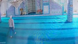 Bursa’da camide ses sistemlerine zarar verdi