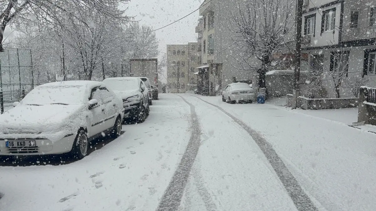 Bursa’da Kar Yağışı Trafiği Olumsuz Etkiledi