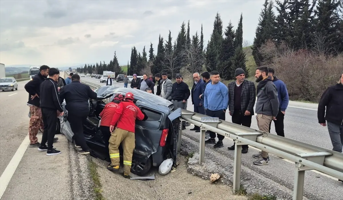 Bursa’da Otomobil Devrildi, 5 Yaralı