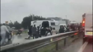 Büyükçekmece’de Midibüs Devrildi