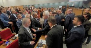 Büyükşehir Meclisi karıştı: CHP ve AKP grubu karşı karşıya geldi