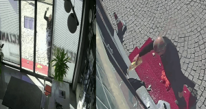 Camını kırdığı eczaneyi yakmaya çalıştı: Saldırgan da eczacı çıktı!