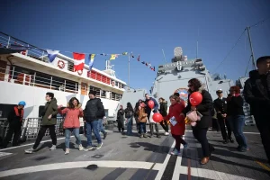 Çanakkale’de Deniz Kuvvetleri Komutanlığı gemilerine ziyaretler sürüyor