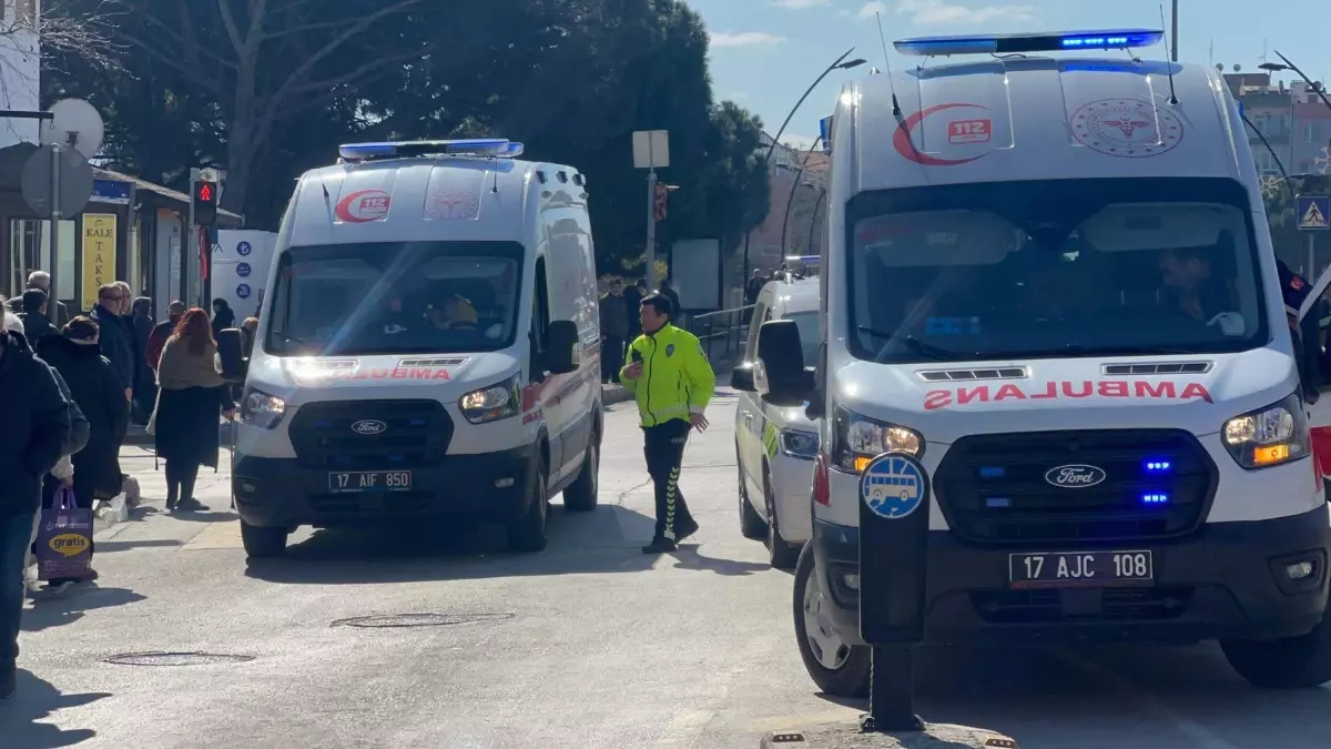 Çanakkale’de Yaya Geçidinde Kaza: 8 Yaralı