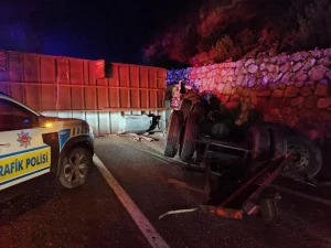 Çankırı’da Tır Devrildi: 3 Yaralı