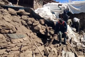 Çatak’ta Çöken Ağıl Duvarında Kuzular Kurtarılıyor