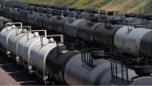 Çelişkili ateşkes sinyalleriyle petrol yükseldi, hisse senetleri düştü