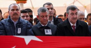 CHP lideri Özel Katar şehitlerinin cenazesine katıldı