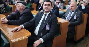 CHP’li başkana bir grup bıçakla saldırdı! Hastaneye kaldırıldı