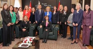 CHP’li kadın başkanlar Özgür Özel’i ziyaret etti: ‘Umudu büyüteceğiz’