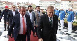 CHP’li Zeybek’ten Tanju Özcan’ın gözaltına alınmasına tepki: Milletin iradesine şafak vakti operasyonu