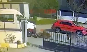 Çorlu’da Motosiklet, Okul Servisiyle Çarpıştı