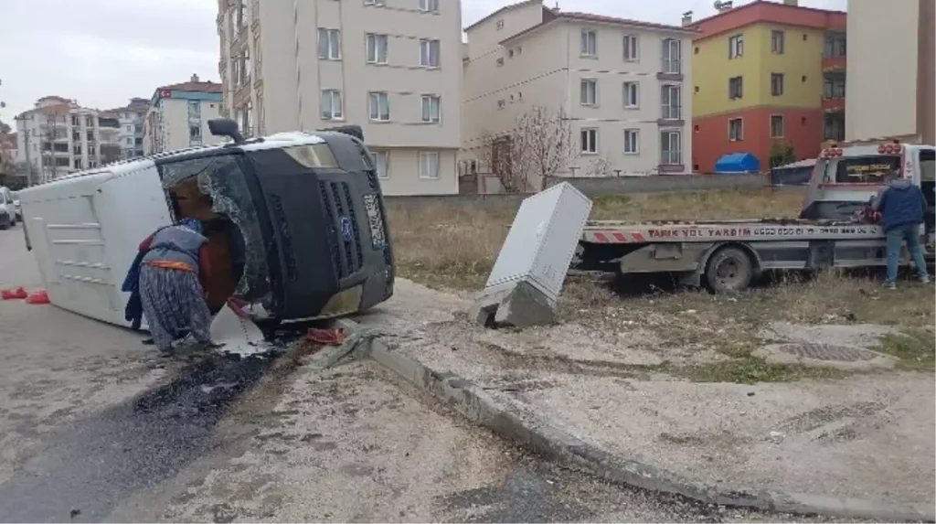 Çorum’da Minibüs ile Otomobil Çarpıştı: 5 Yaralı