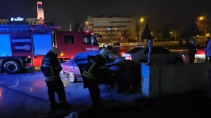 Çorum’da Otomobil Duvara Çarptı: 2 Yaralı